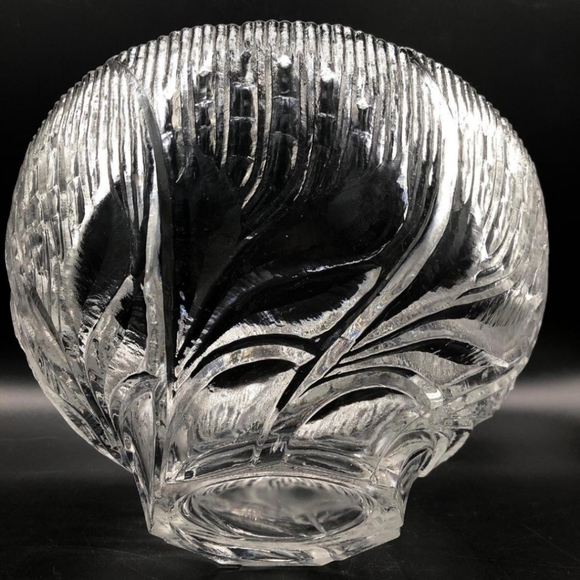 Vintage 24% Lead Crystal Salad Bowl - Ribbed Leaf Cut Glass Mid-Century Elegant - Picture 5 of 5